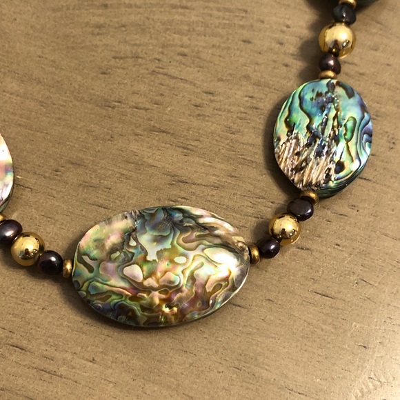 Elegant Abalone Imitation Mother of Pearl Shell Necklace - Picture 2 of 11